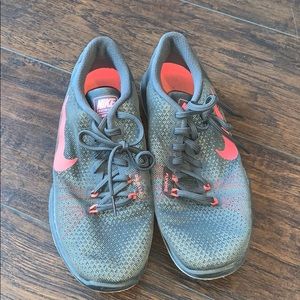 Nike Tennis Shoes